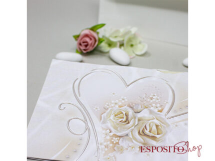 Partecipazione con rose e cuore perlato in rilievo BP051759