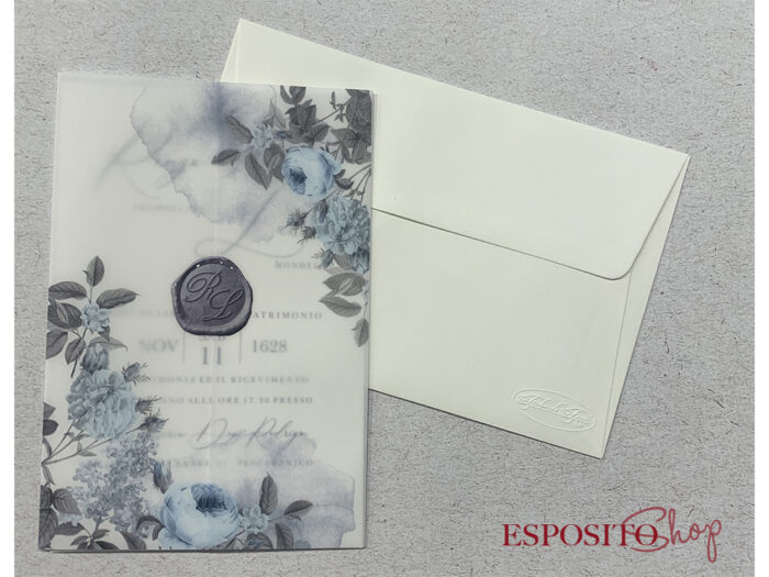 Partecipazione con copertina trasparente e fiori azzurri F1748